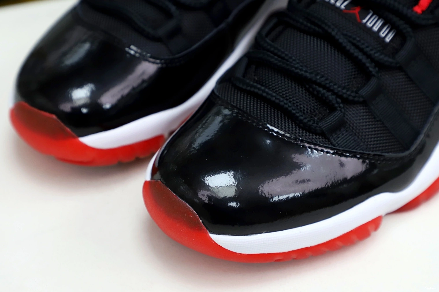 RETRO JORDAN AIR LOW 11 BRED 1225